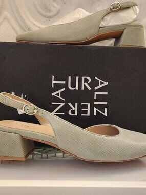 Naturalizer® Jayla sandals. Pistachio. NIB. Size 8